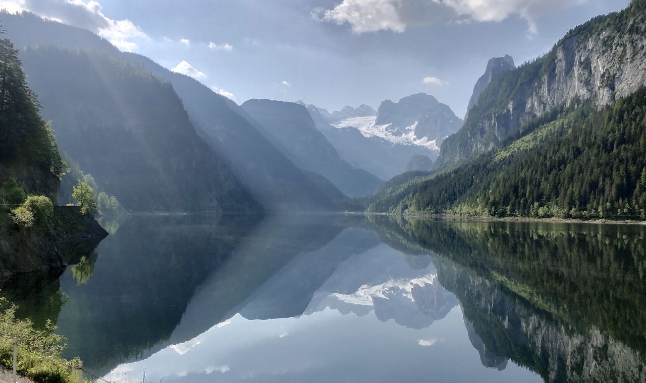 Dachstein a jezero Vorderer Gosausee